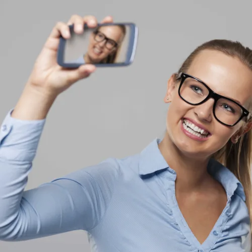 Ile kosztuje leczenie Invisalign i od czego zależy cena?